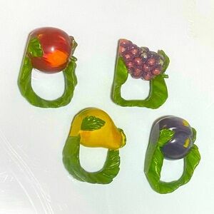 NWOT Fruit Napkin Rings with White Napkins, 2 Sets of Four